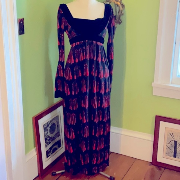 Dresses & Skirts - Vintage late 60s/early 70s Aubrey Beardsley print dress